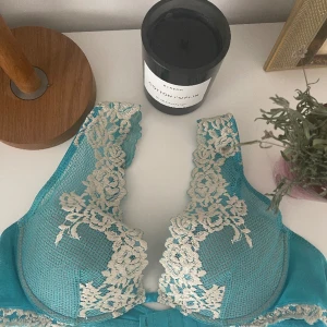 Intimissimi bh - Bh från intimissimi, samma bh som i förra inlägget men med fri frakt! Bra skick, storlek 75B