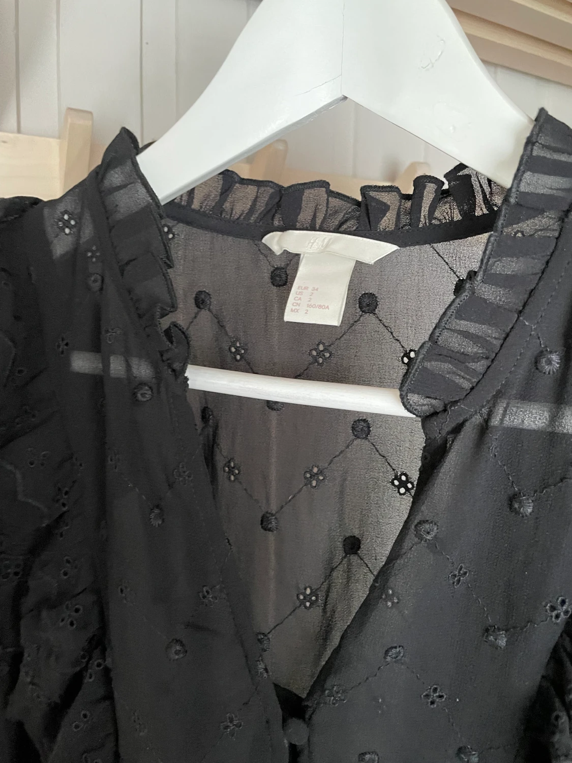 blus med fina detaljer  - 90