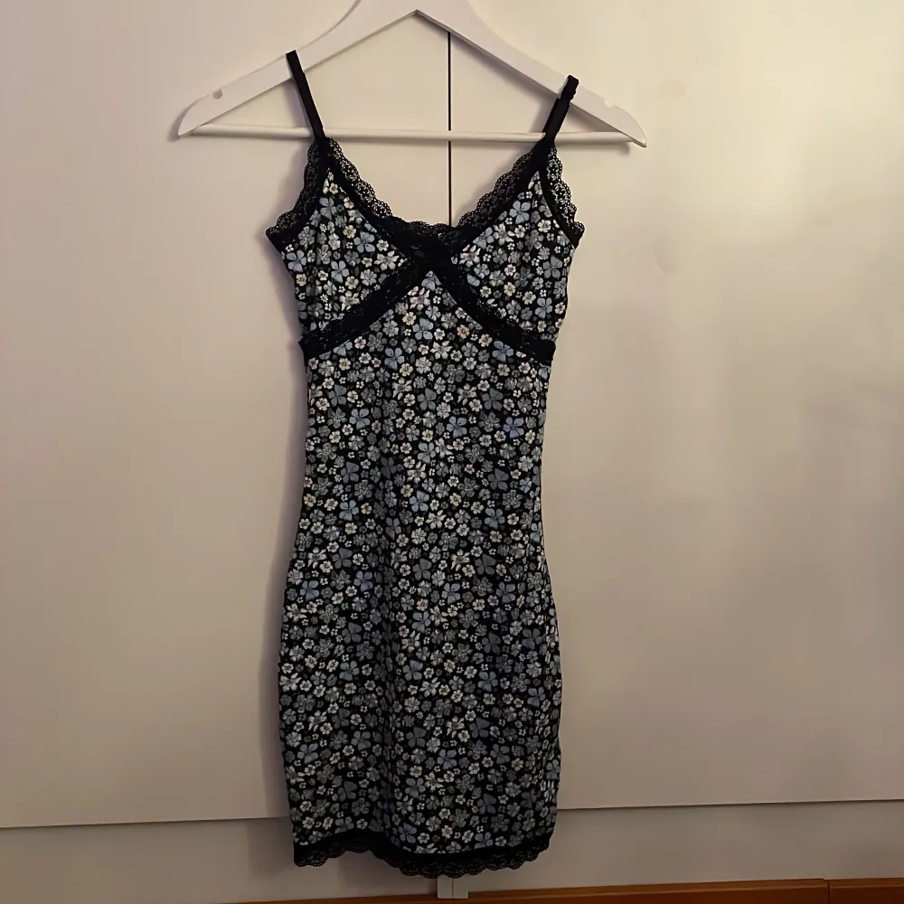 Tight klänning från Hm💘, helt oanvänd och prislappen är kvar, nypris 149 kr!. Klänningar.