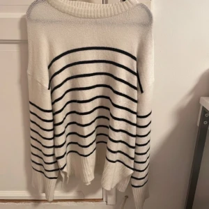 Stickad tröja  - Använd få gånger 