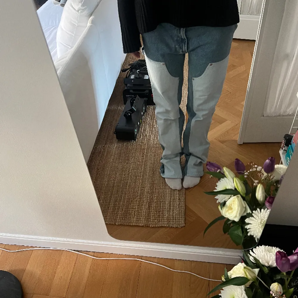 Så coola och unika jeans från flippa K. Är i storlek 38 men brukar ha 36 och dem sitter bra. 💘. Jeans & Byxor.