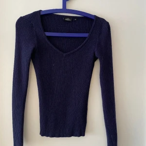 Snygg marinblå tröja❤️ - Jätte snygg tröja ifrån Kappahl, tröjan är i fint skick💗