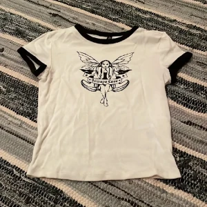 T-shirt - Säljer för den inte används!💖 Är i nyskick och använd ett fåtal gånger💕🙏