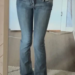 Snygga jeans  - As snygga jeans som tyvärr inte passar mig.  Första bilden är lånad. 