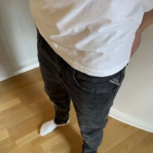 Replay Anbass jeans - Ett par replay anbass Jeans. Bra skick. Hör av er om ni har frågor/ Max