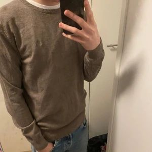 Grön tröja - Grön tröja i perfekt skick, riktigt skönt material! Nypris 599!