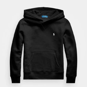 Ralph lauren hoddie  - En svart Ralph lauren hoddie väldigt snygg nyschik nypris 1700kr mitt pris 1450kr