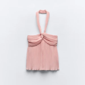 Zara topp - Säljer denna slutsålda topp! Prislapp kvar aldrig använd❤️‍🔥Storlek m men passar s/m. Buda eller köp direkt för 400