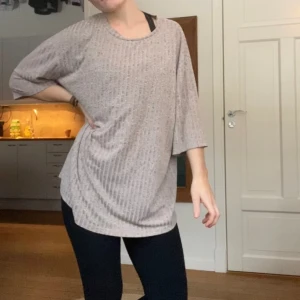 Tröja  - oversized tröja.  Fint skick & knappt använd. 