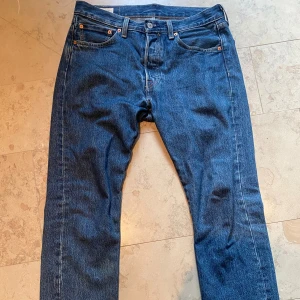 Levi’s 501 - Storlek W31 L32, sköna jeans med passform straight. Skick 8/10. Nypris 1200kr
