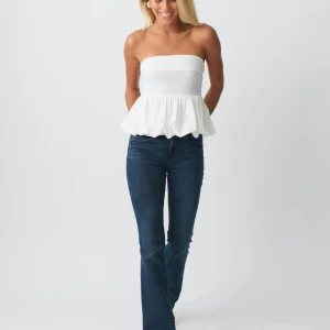 Lågmidjade jeans från Gina Tricot! - Säljer mina lågmidjade jeans från gina då de aldrig kommer till användning. Använda 1-2 gånger💕Nypris 500kr!