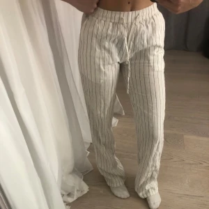 Linnebyxor Madlady - Säljer oanvända linnebyxor från Madlady i storlek XS-Tall. Nypris 599kr. 