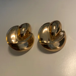 Guld klipps örhängen  - Fina guld klipps örhängen