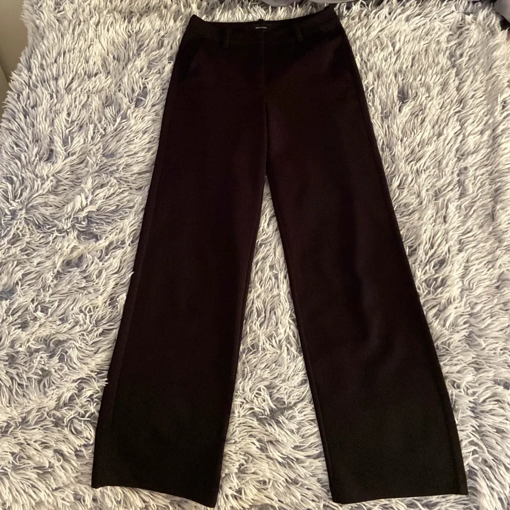 Kostymbyxor från Vero Moda i storlek xxs. Skick 10/10.. Farkut & Housut.