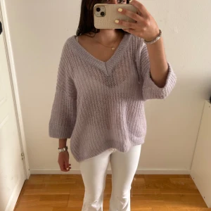 Tröja - Säljer denna jättefina stickade lila tröjan. Jätteskön på och är lite genomskinlig. Storlek S