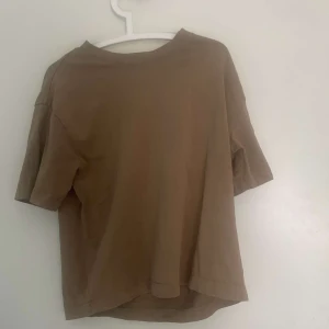 T-shirt - Använd. Kan diskutera pris.