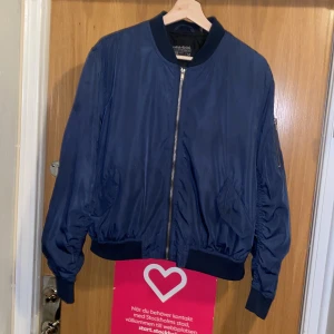 Bomberjacka  - Min fina bomberjacka från 2016, hel och ren inga konstigheter. 