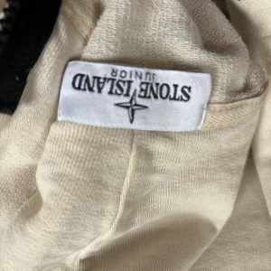 Stone island hoodie  - Storlek s men kan passa vissa m  Använd några gånger men bra skick