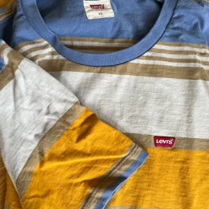 Söt t-shirt från Levi’s - Fin t-shirt från Levi’s som ej använts - alltså i nyskick!  Hör av dig vid frågor🥰