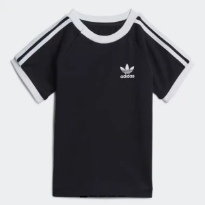 Adidas tröja - Svart adidas T-shirt. Den är knappast använd. Kontakta mig om du har fler frågor 😊