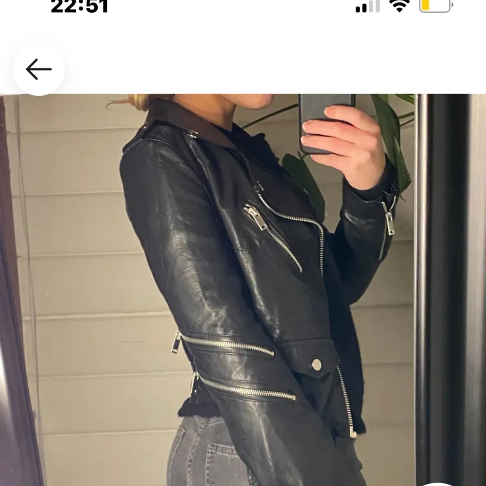 Skinnjacka, bra skick. Köpt för  599kr (lånad bild). Jackor.