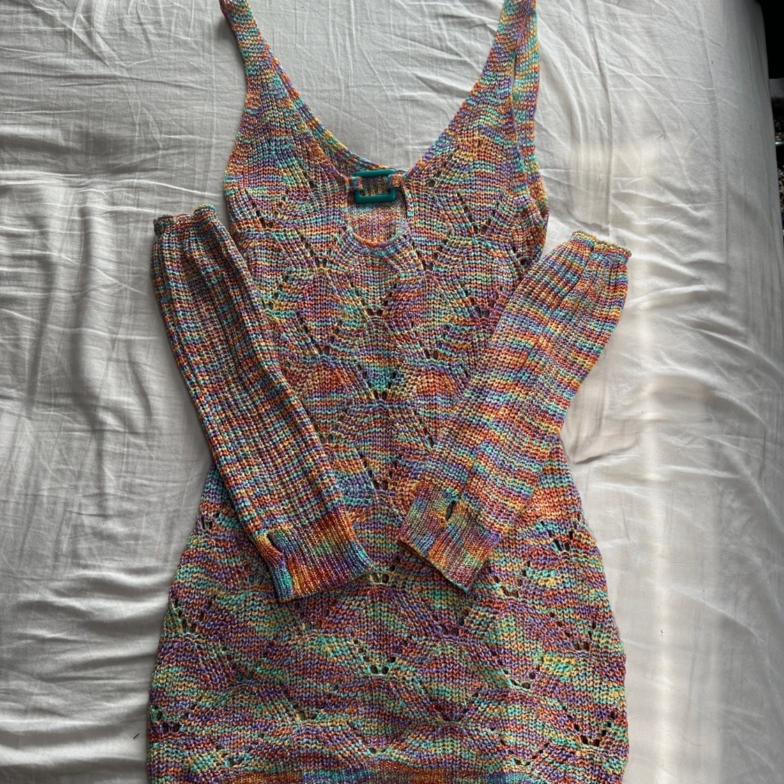 Flerfärgad stickad klänning