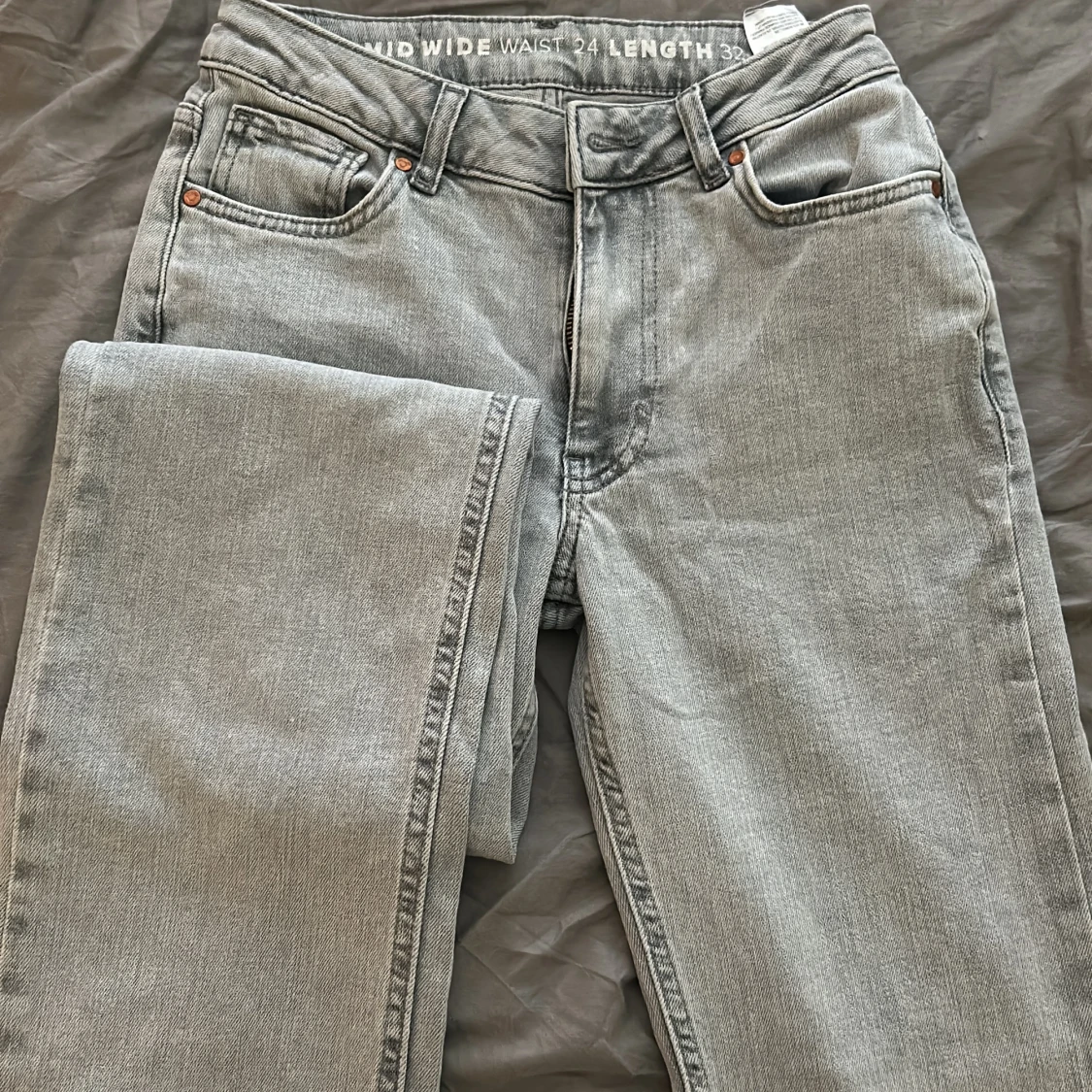 Gråa straight jeans 