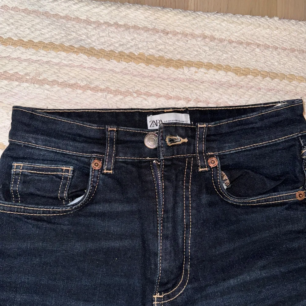 marine blue jeans, medium rise waist. Jeans & Byxor.