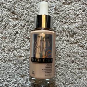 Foundation Superstay - Säljer en helt oanvänd superstay foundation i färgen 05 från maybelline!🩷 Köpt på Åhléns för 189kr, säljer för 50kr🩷