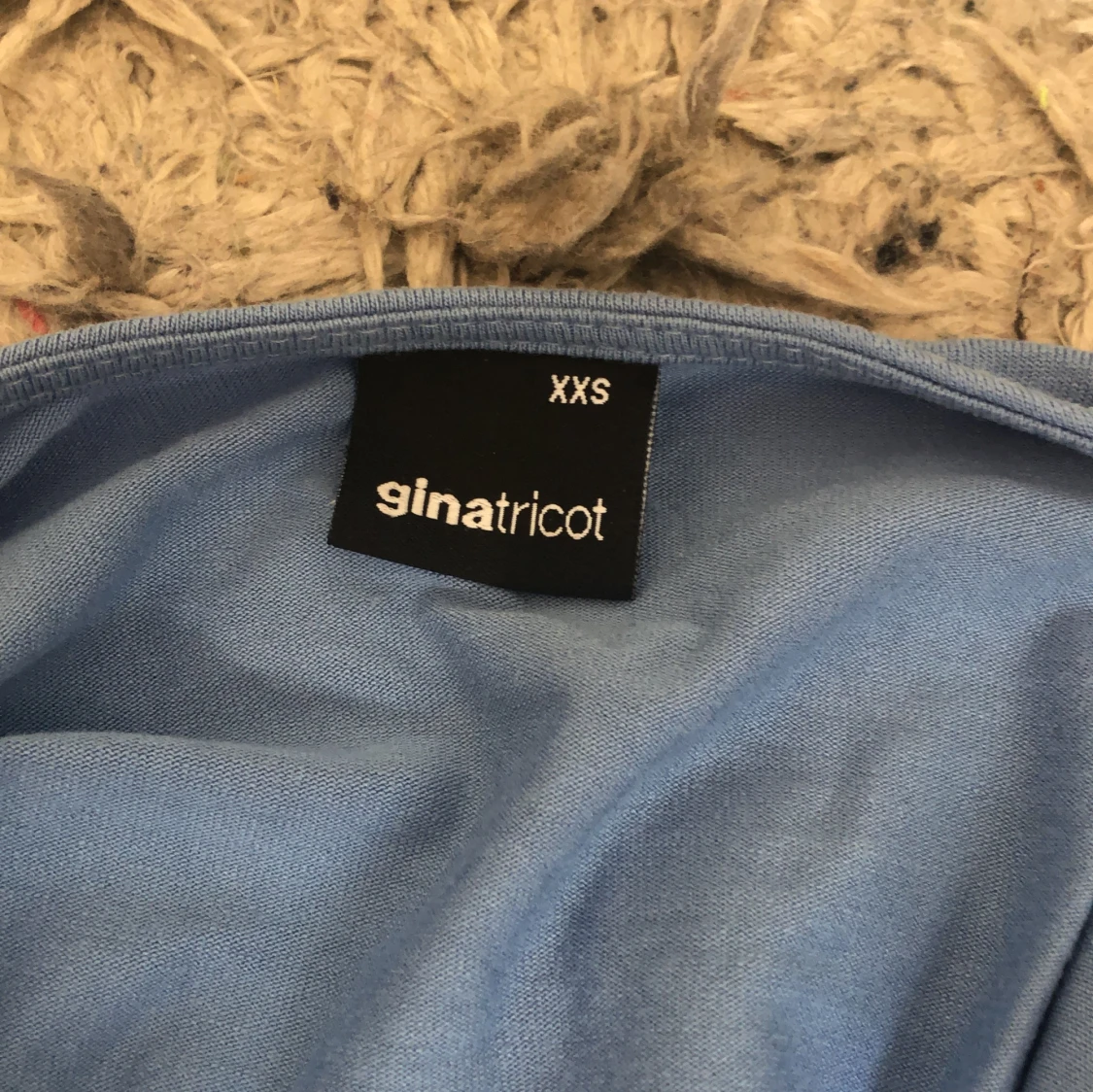 T-shirt med öppen rygg - 91