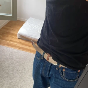 Flätat bälte  - Helt nytt och oanvänd flätat bälte, strl 105cm. Kan tänka mig att sänka priset vid snabb affär. Kolla in min profil för andra färger och mönster. Skriv vid funderingar 