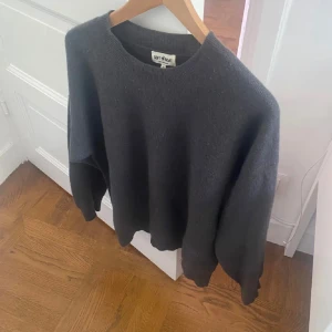 Soft goat kashmir tröja - Säljer nu min riktigt feta soft goat 100% kashmir tröja i storlek M. Nypris är ca 2600kr, mitt pris 699. Skriv vid fler frågor eller funderingar🤙