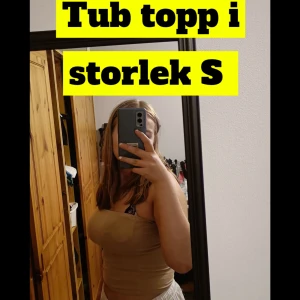Tub topp Storlek S/M - De är i bra skick och inte använda så mycket då den beiga är lite för genomskinlig och de andra har bara inte kommit till användning. Alla tre för 60 kr eller 25 kr/styck.