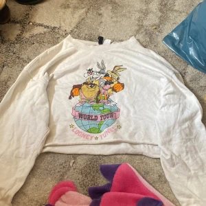 Kort långärmad  -  En långärmad magtröja super fint tryck på och superskön