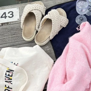 Inuikii sandaler - woven white - säljer nu mina inuikii sandaler i woven white då dem tyvärr inte kommer till användning längre, mycket bra skick & såååå fina verkligen!! Jag är normalt en strl 40 men dessa är små i storlekarna. Nypris - 2800kr, mitt pris - 1900kr 🩷💌