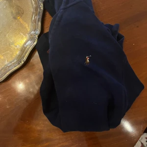 Ralph Lauren Tröja Half zip M - Säljer en klassisk ralph lauren half zip tröja. Storlek: M Pris kan diskuteras 