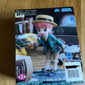 Anya figur  - Figur av anya, äkta sega figur. Oöppnad. 