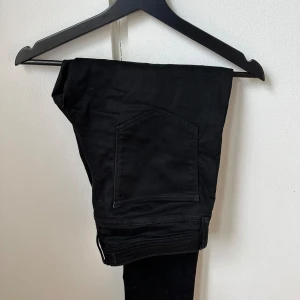 Jack & Jones Jeans - Nyskick, aldrig använda. Slim strl 32/30, modell Glenn