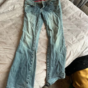 Lågmidjade jeans från lee  storlek: 29 - Kan mötas upp i Stockholm  Frakt ingår inte 🎀
