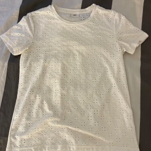 Vit t-shirt - Snygg vit tröja, köparen står för frakten💓💓