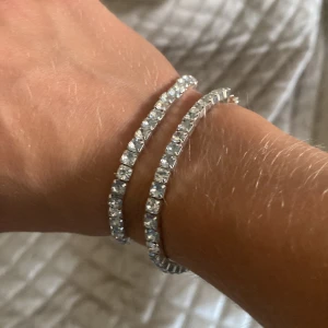 Två fina armband i äkta silver! - Säljer två fina armband i äkta silver! Pris för båda