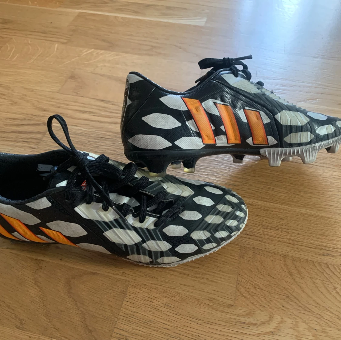 Adidas fotbollsskor, vit/ svart - 91