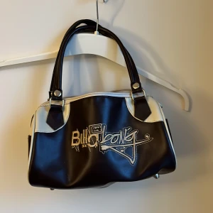 Billabong handväska - Skitball handväska! Har innerficka. Köpte av en kompis men aldrig använt själv