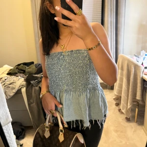 Kjol/topp - Säljer denna snygga toppen, som också kan användas som en kjol!😍😜 Kommer ej till någon användning. Säljer den för endast 150kr! 