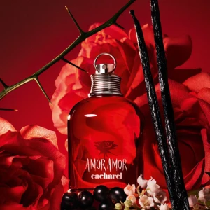 Amor Amor Eau De Toilette❤️ - Amor Amor parfym som har en mild och blommig doft. Perfekt att ha på vardag och fester. Har endast använt den lite av den då jag mer föredrar parfymer som luktar vanilj.