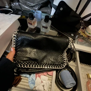 Tiamo väska - Säljer min fina tiamo eftersom den kommer inte längre till användning:/ normal pris 550kr 