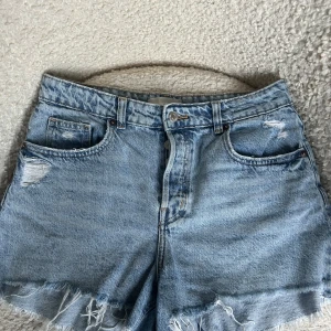 Jeans shorts - Jeans short från hm i bra skick🥰