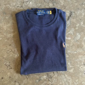 Ralph Lauren T shirt  - Säljer min Ralph Lauren t shirt då den är för liten för mig. T shirten är i storlek S och är använd ett fåtal gånger!