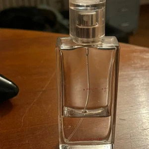 Edp Parfym Evidence L'Eau de Parfum Yves Rocher - Hur mycket som är kvar ser ni på bild ☺️ Blommig chypredoft, Essens av bergamott, Absolut av damascenaros, Essens av patchouli. 549:- nypris