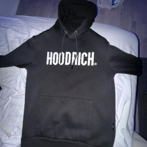 Hoodrich hoodie - Fin hoodrich hoodie storlek xs använda ca 2 3 gånger säljer för passar inte mig längre